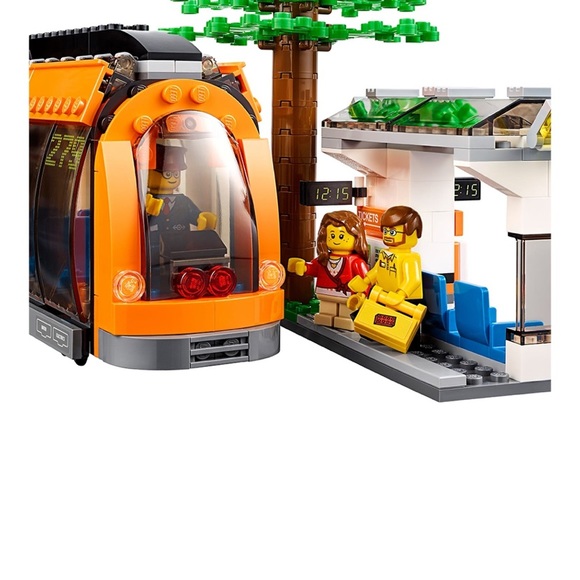 *Retired* Lego City Square set Set 60097 - Picture 11 of 16